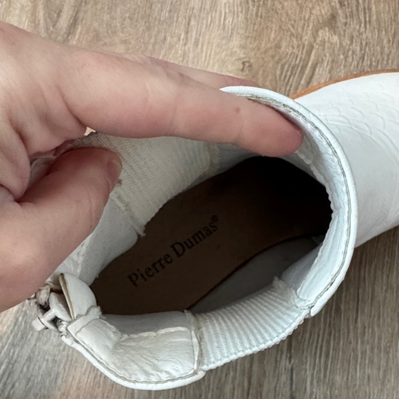 Pierre dumas- White Women's Boots- size 7 (runs large) - Picture 5 of 7